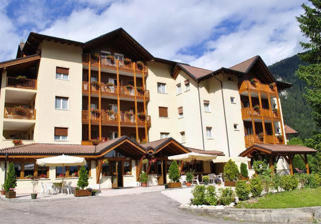 Hotel Zurigo Molveno Exterior photo